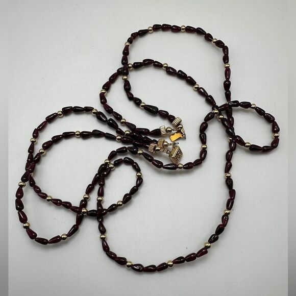 23"-25"  Double Stranded all Garnet and yellow gold filled beaded necklace! - Picture 13 of 15